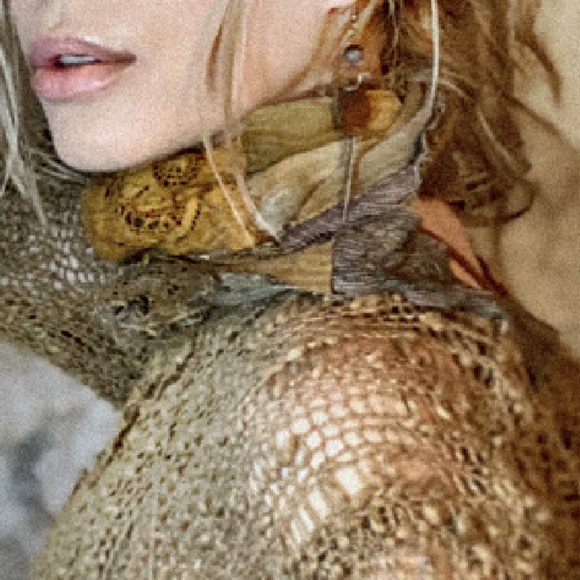 londonerus Accessories - 1 LEFT // distressed lace mega bandanas